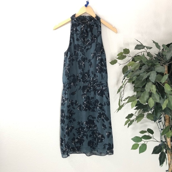 Banana Republic Dresses & Skirts - Banana Republic Floral Blue Neck Tie Dress